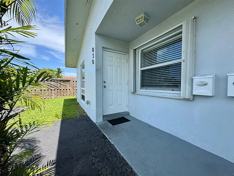 838 SW 14th St — Photo 31