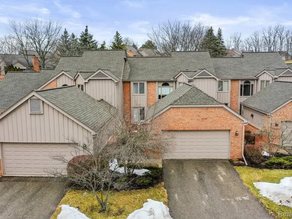 37840 Siena Dr, Farmington, MI 48331