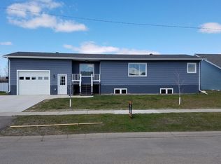 503 10th St NW, Devils Lake, ND 58301