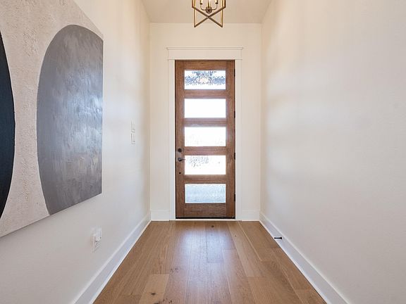 5th image of 102 Red Crest Cv