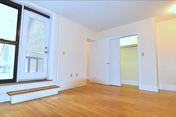 Bedroom, photo 1