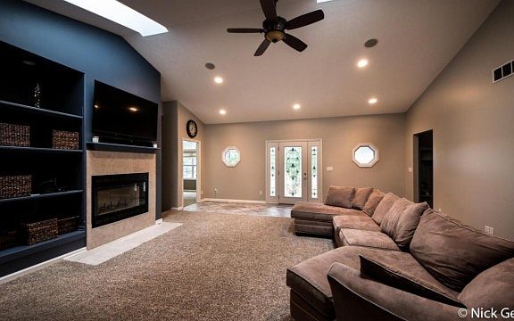 5th image of 12889 S Willow Ave
