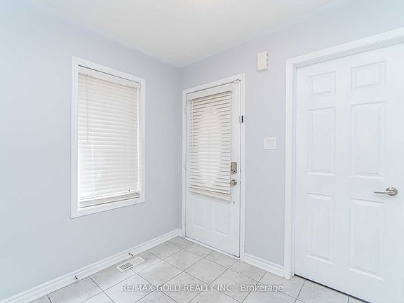 3rd image of 102 Leadenhall Rd