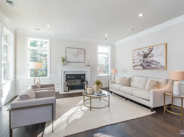 31 Woodmont Circle Riv, Westwood, NJ 07675