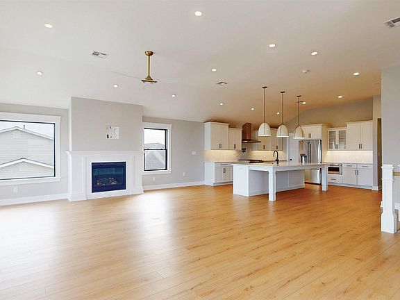 4th image of 318 10th St S