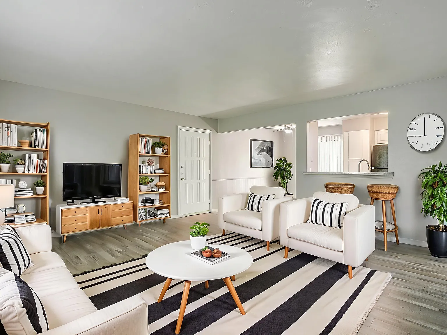 Foxfire Apartments — Photo 1