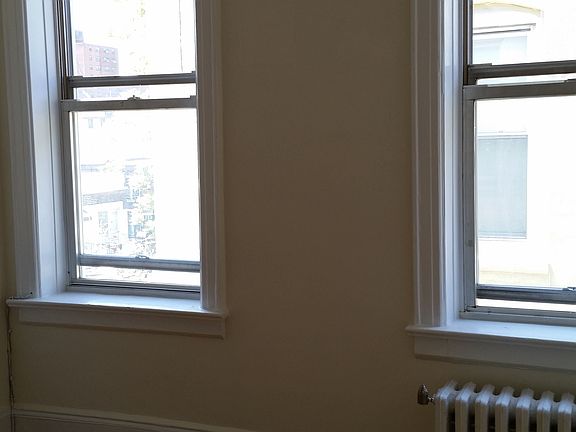 4th image of 2520 Broadway APT 1C
