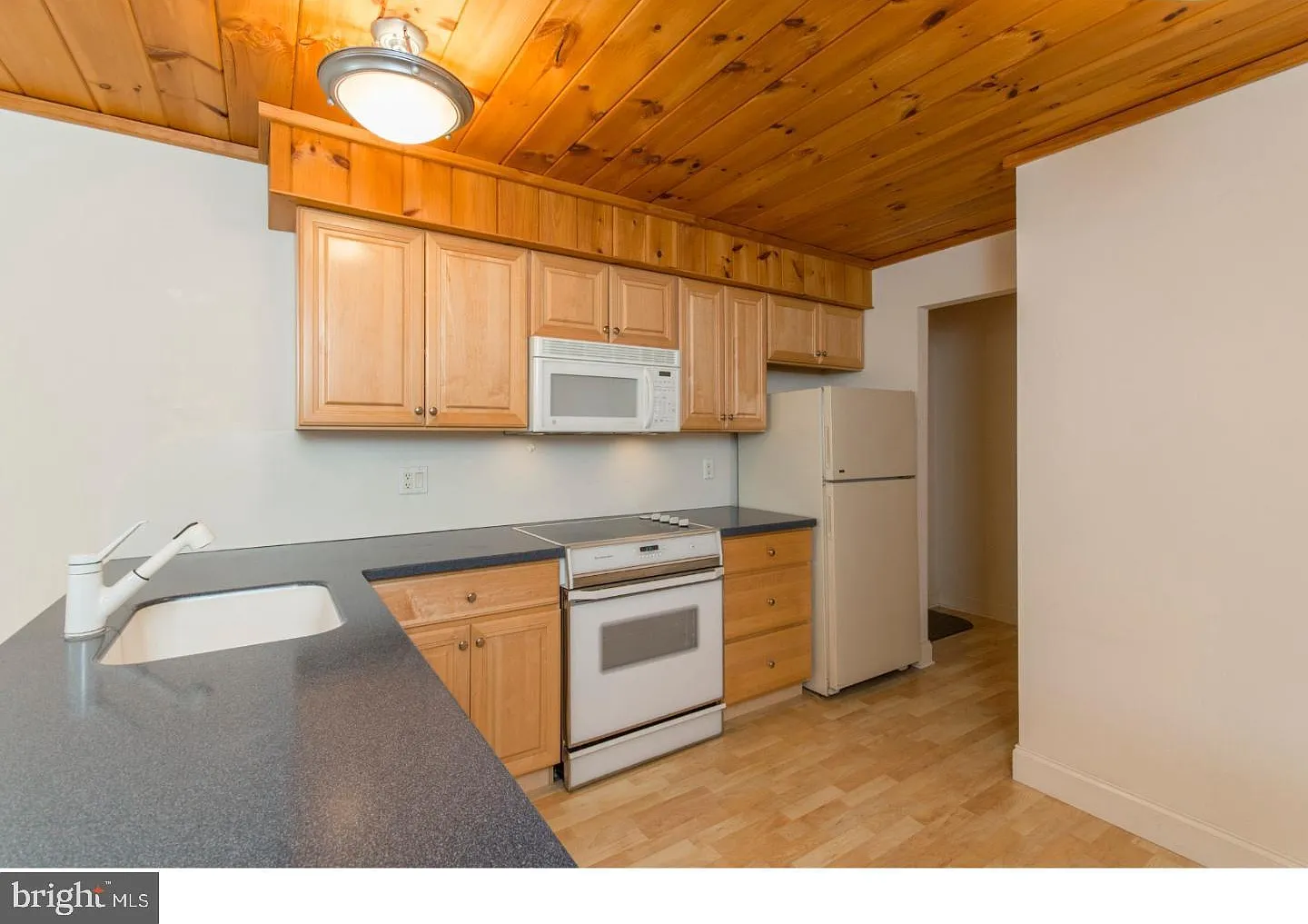 2 bed, 2.0 bath, 1104 sqft, $1,750 — Photo 3