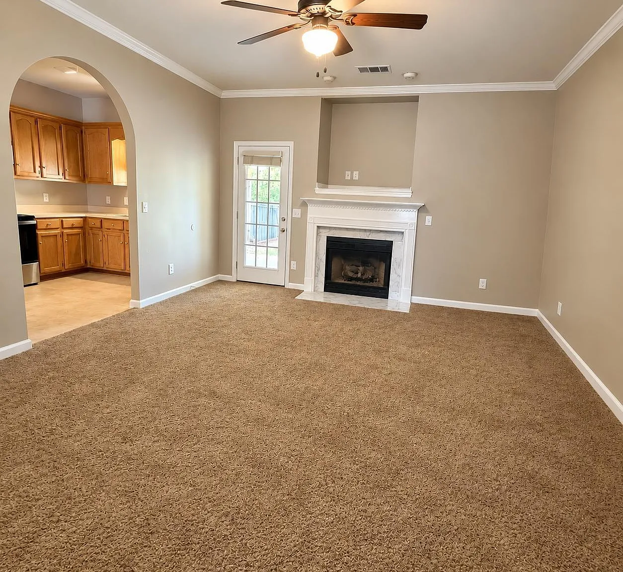 2 bed, 2.5 bath, 1412 sqft, $1,695 — Photo 2