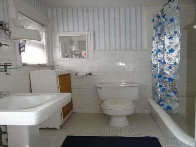 26-18 West Dr, Little Neck, NY, 11363