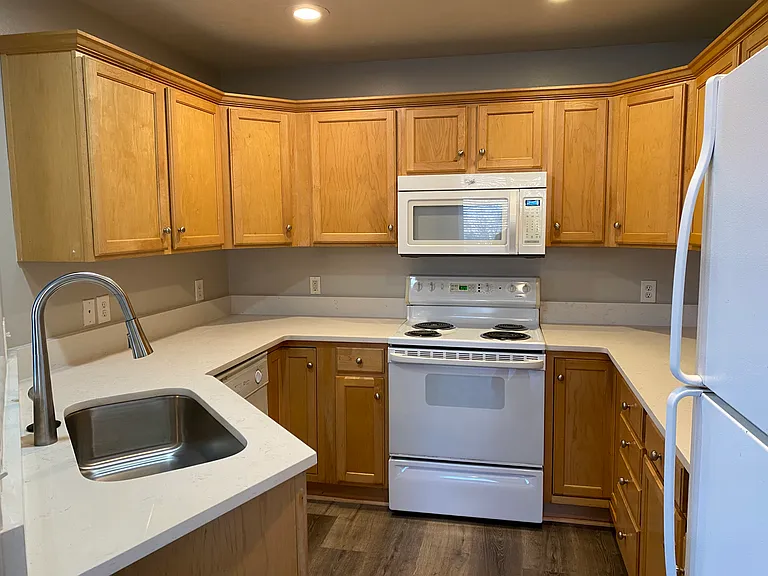 342 E 800 N #210 — Photo 21