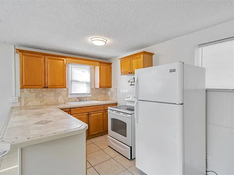 809 Illinois Ave — Photo 4