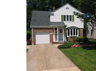 1182 Bates Rd, Rocky River, OH 44116
