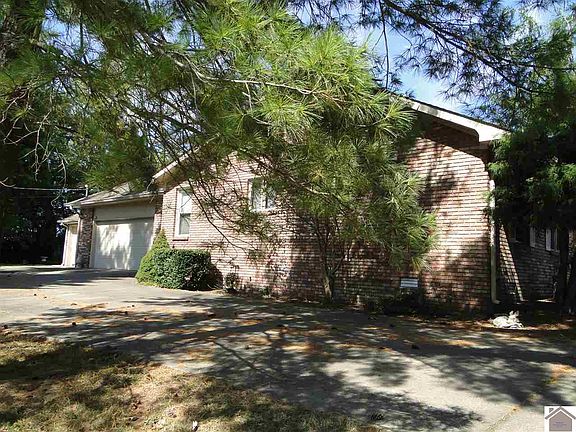 3rd image of 3855 Halehaven Dr