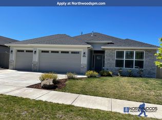 3866 Arizona Dr, Medford, OR