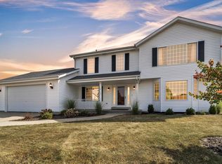 5825 San Dell Way, Racine, WI 53402