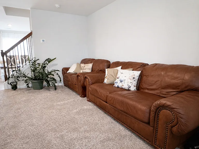 95 Malcolm Ct — Photo 3