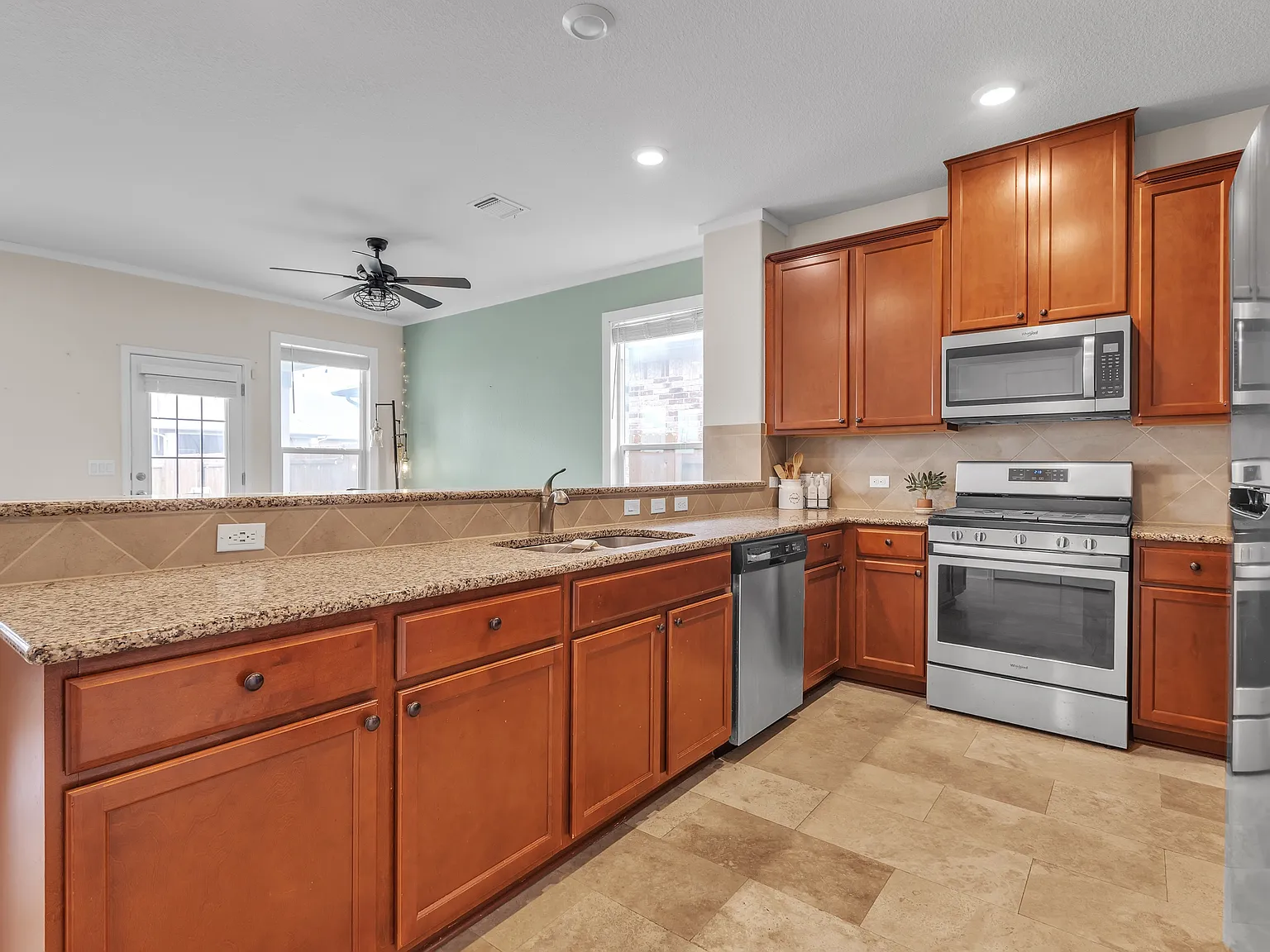128 Kavanaugh St — Photo 3