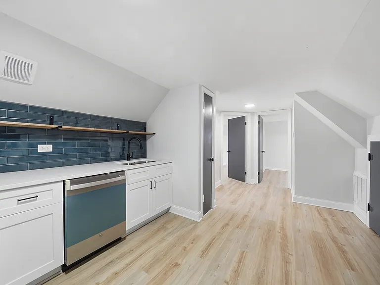 6640 W Foster Ave #2 — Photo 13