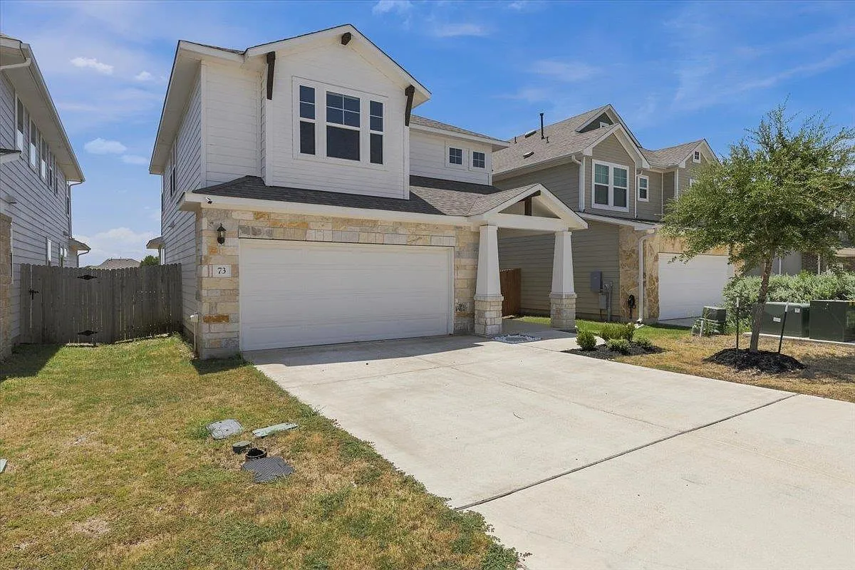 3 bed, 3.0 bath, 2050 sqft, $2,100 — Photo 2