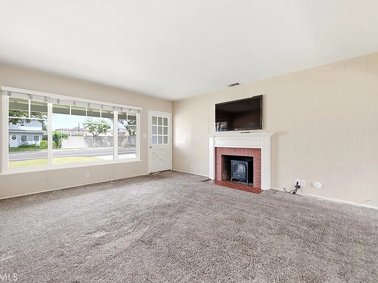 6266 N Muscatel Ave — Photo 8