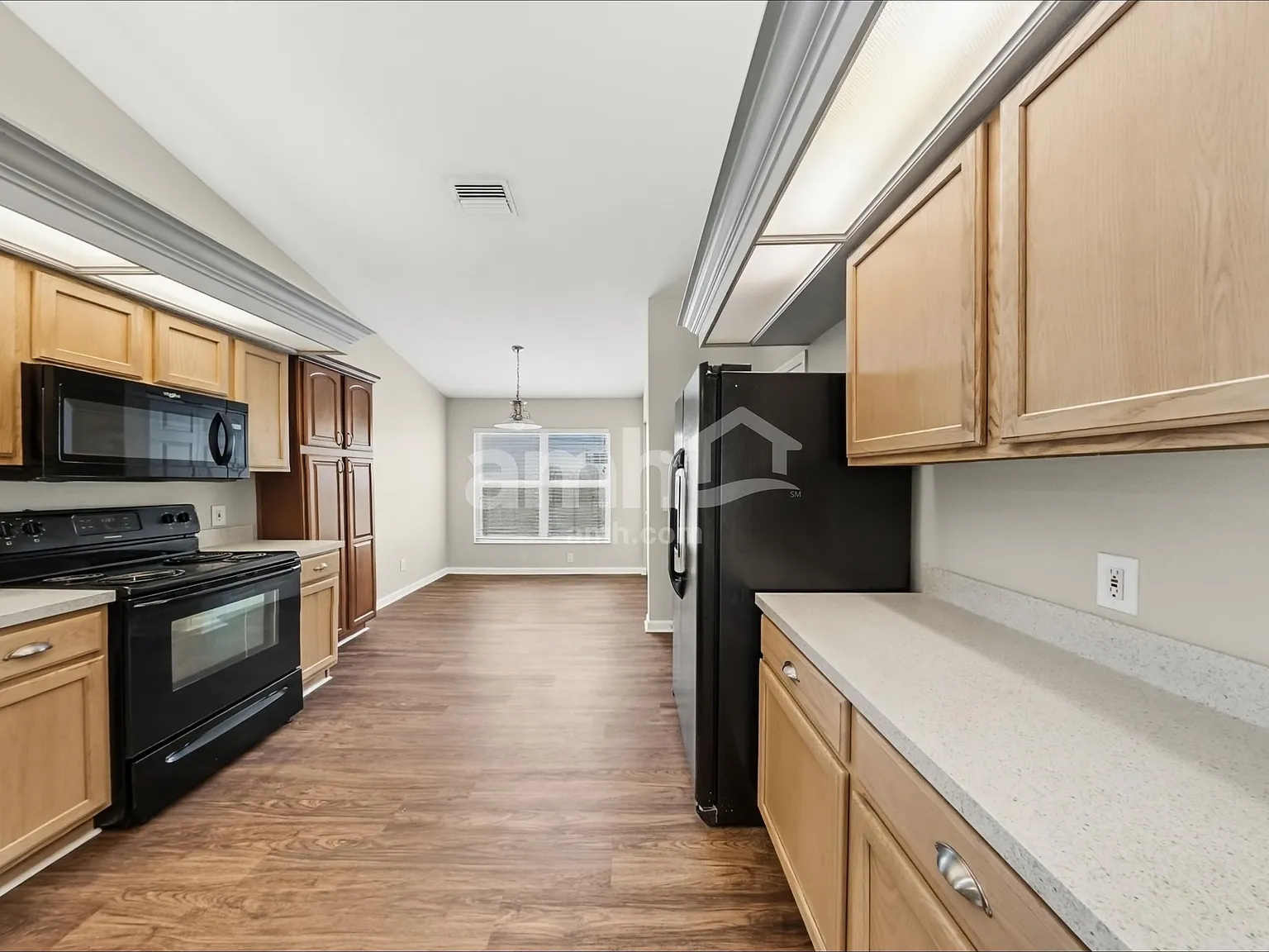 3 bed, 2.0 bath, 1719 sqft, $2,495 — Photo 4