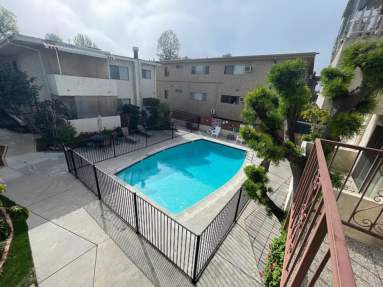5035 Coldwater Canyon Garden — Photo 9