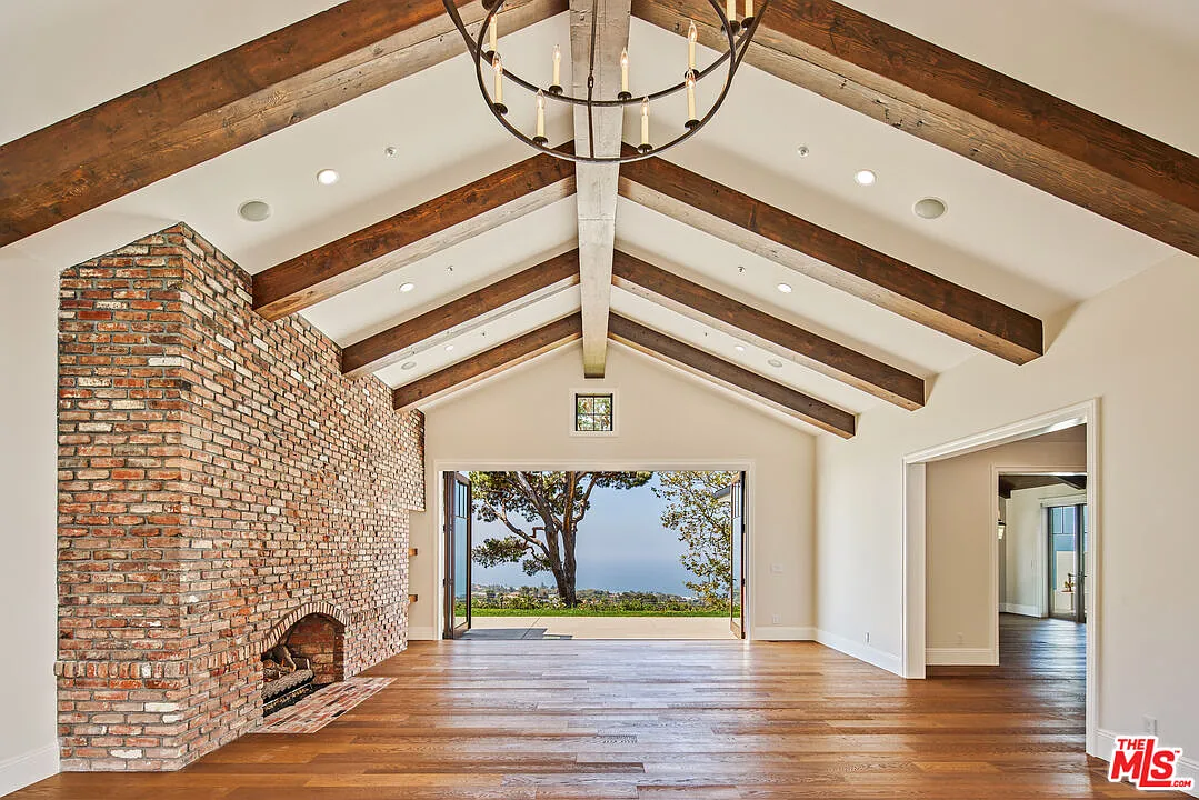5 bed, 7.0 bath, 6062 sqft, $35,000 — Photo 2