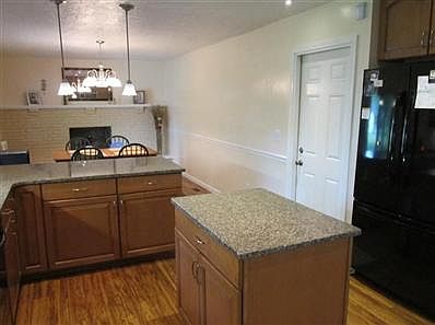 5th image of 795 Saxony Dr