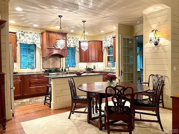 3rd image of 40 Southwinds Drive
