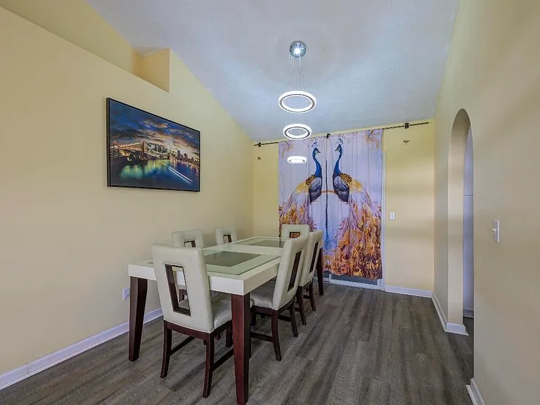 353 NW Ferris Dr — Photo 5
