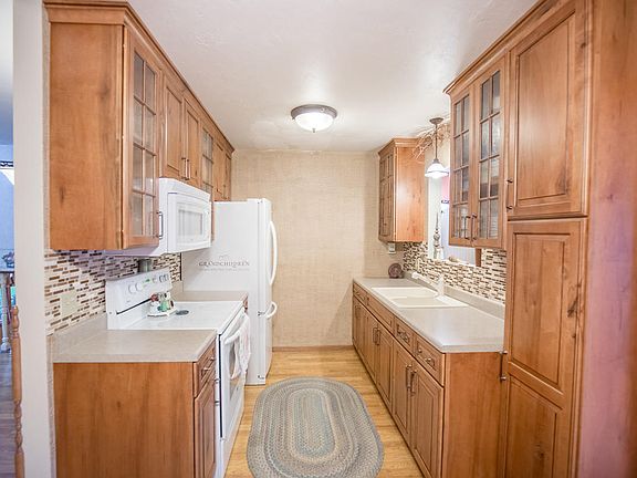 3rd image of 2503 Keokuk Ave