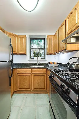 Rented by Perry Associates NYC Inc | media 13