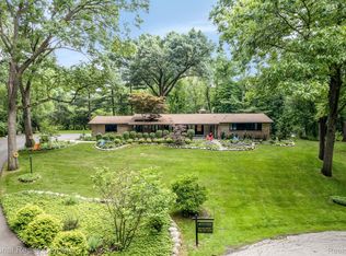 4962 Whispering Pine Ln, Bloomfield Hills, MI