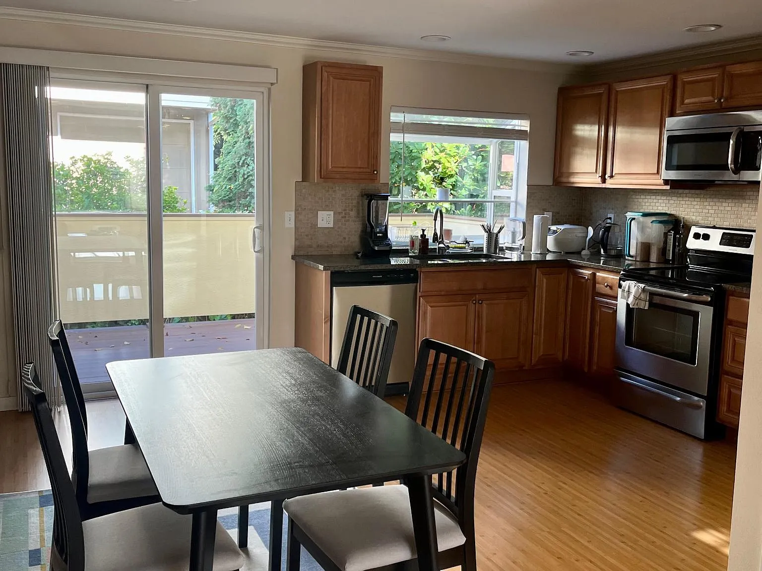 2 bed, 1.5 bath, 1222 sqft, $1,400 — Photo 3