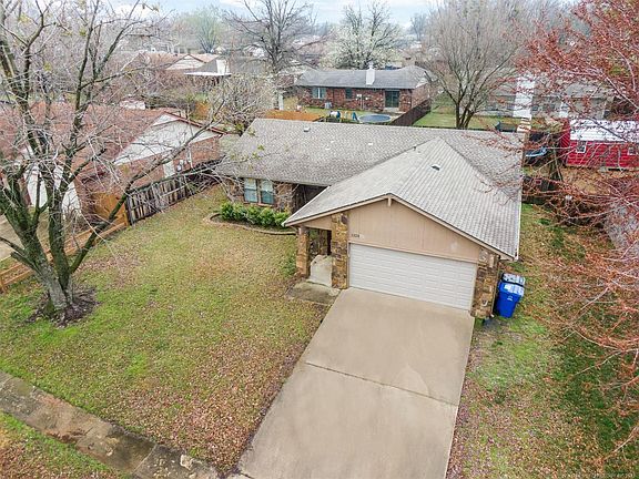 4th image of 1225 W Memphis St