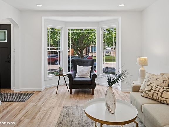 3rd image of 6109 N Karlov Ave