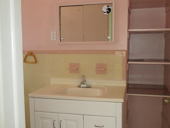 Bathroom vanity