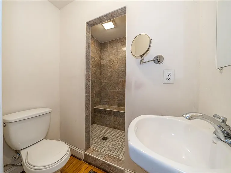 129 W Clay St — Photo 12