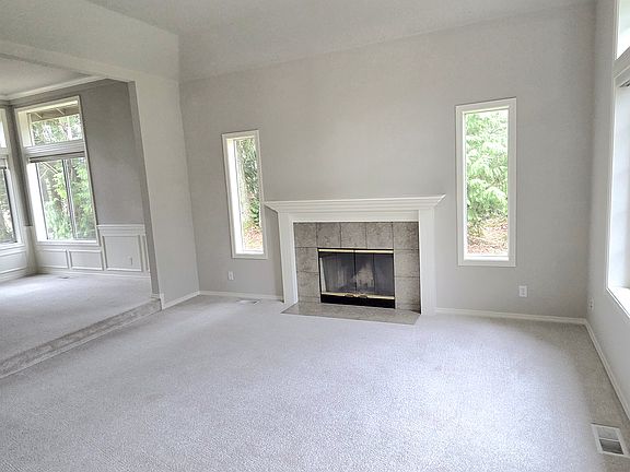 3rd image of 718 234th Ave SE