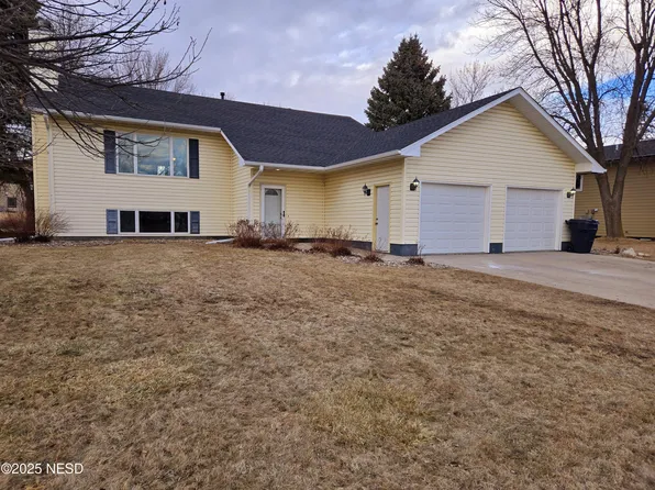 1205 11th Ave NE, Watertown, SD 57201