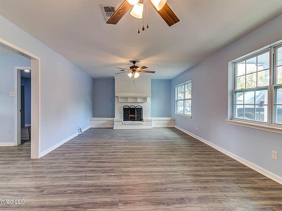 4th image of 700 Spanish Acres Dr