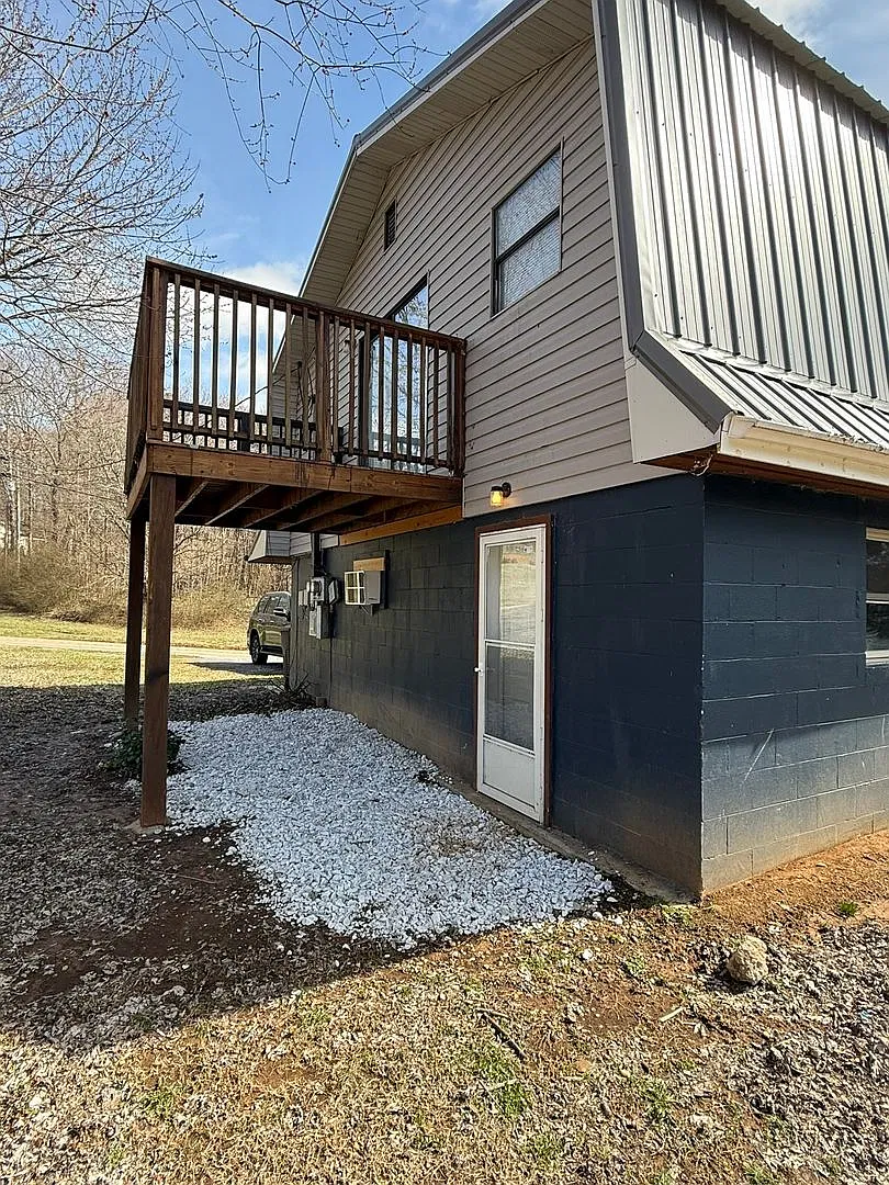 1 bed, 1.0 bath, 1092 sqft, $1,300 — Photo 2