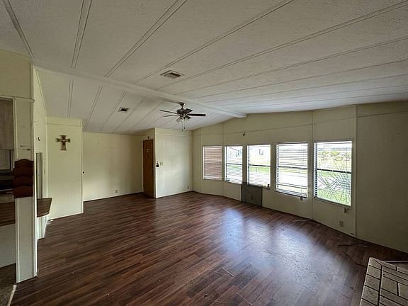 5th image of 2301 Lakeside Dr