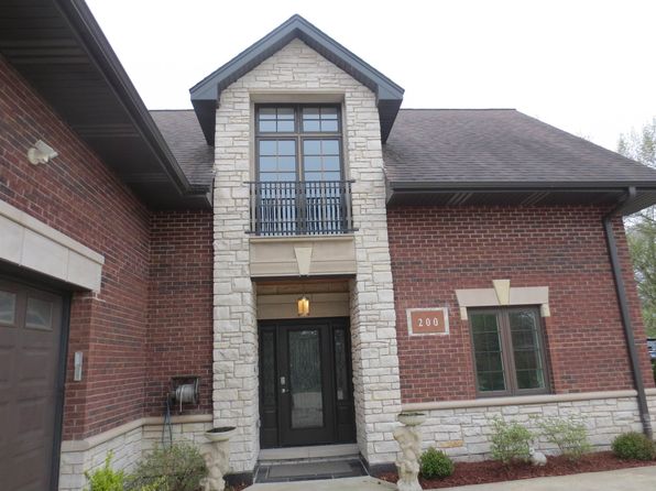 200 Griffin Pl SW, Poplar Grove, IL 61065