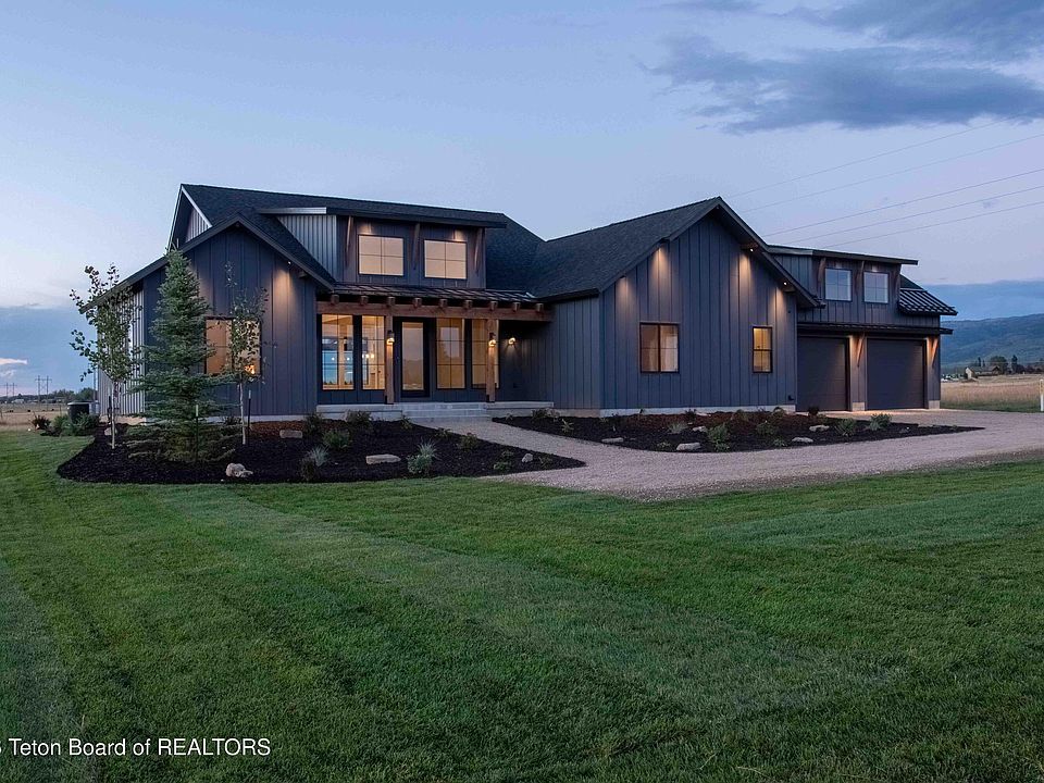 1st image of 758 Peak View Estates Rd