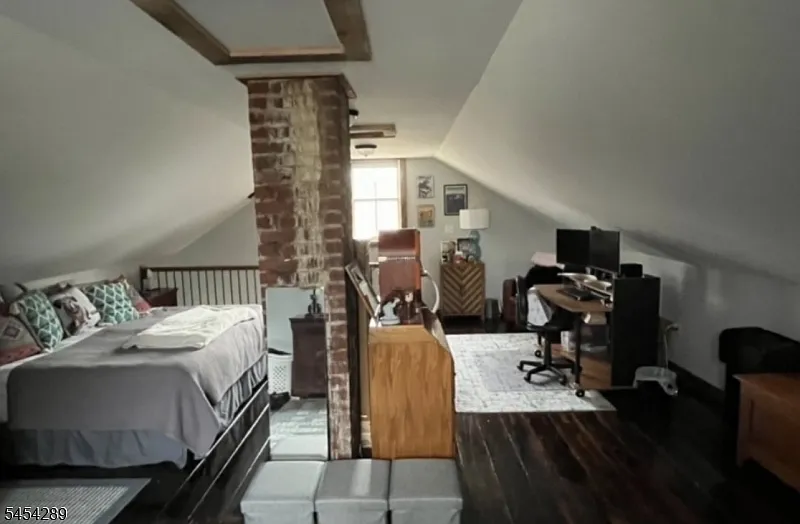 1 bed, 1.0 bath, $1,825 — Photo 3