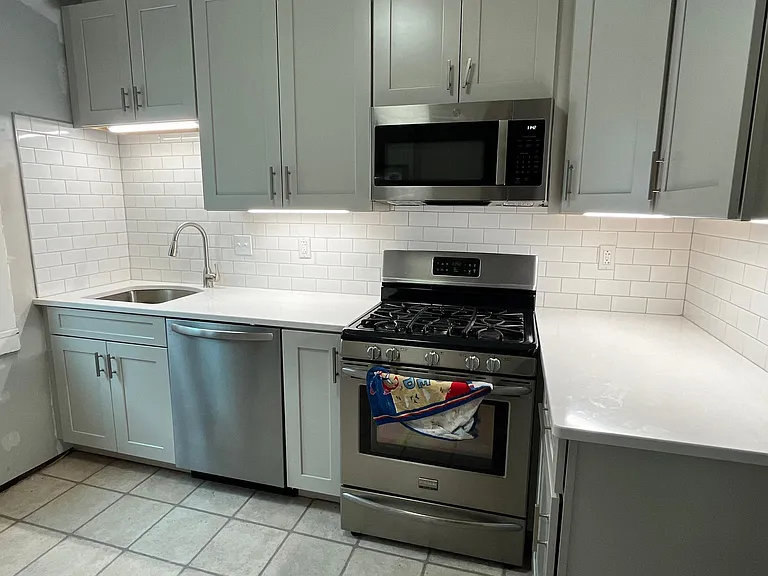 258 N Park Ave #2 — Photo 4