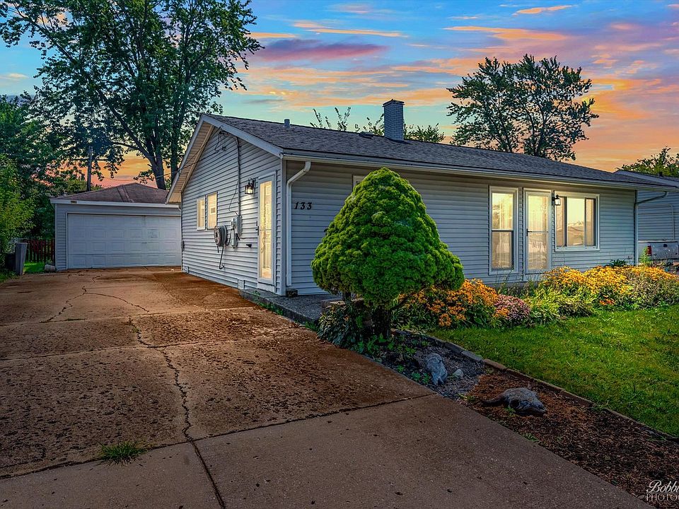 1st image of 133 E Streamwood Blvd