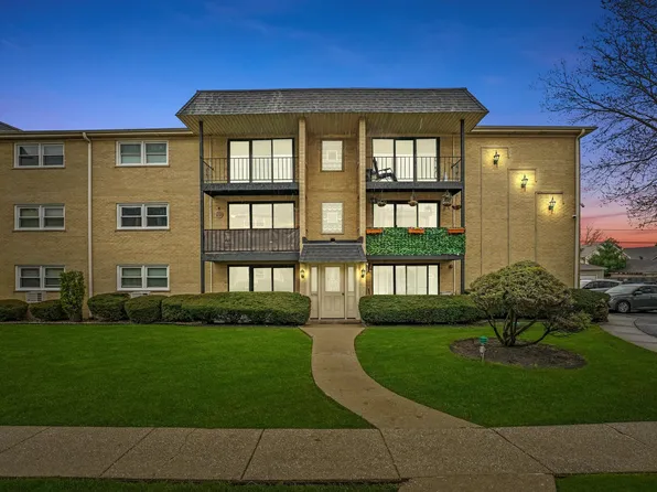 6560 W Roscoe St APT 2N, Chicago, IL 60634